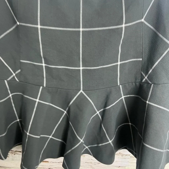 1.State Windowpane Plaid Skirt Gray White Schoolgirl Size medium - Picture 5 of 6